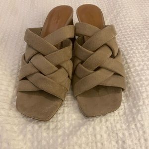 Heels- Universal Thread